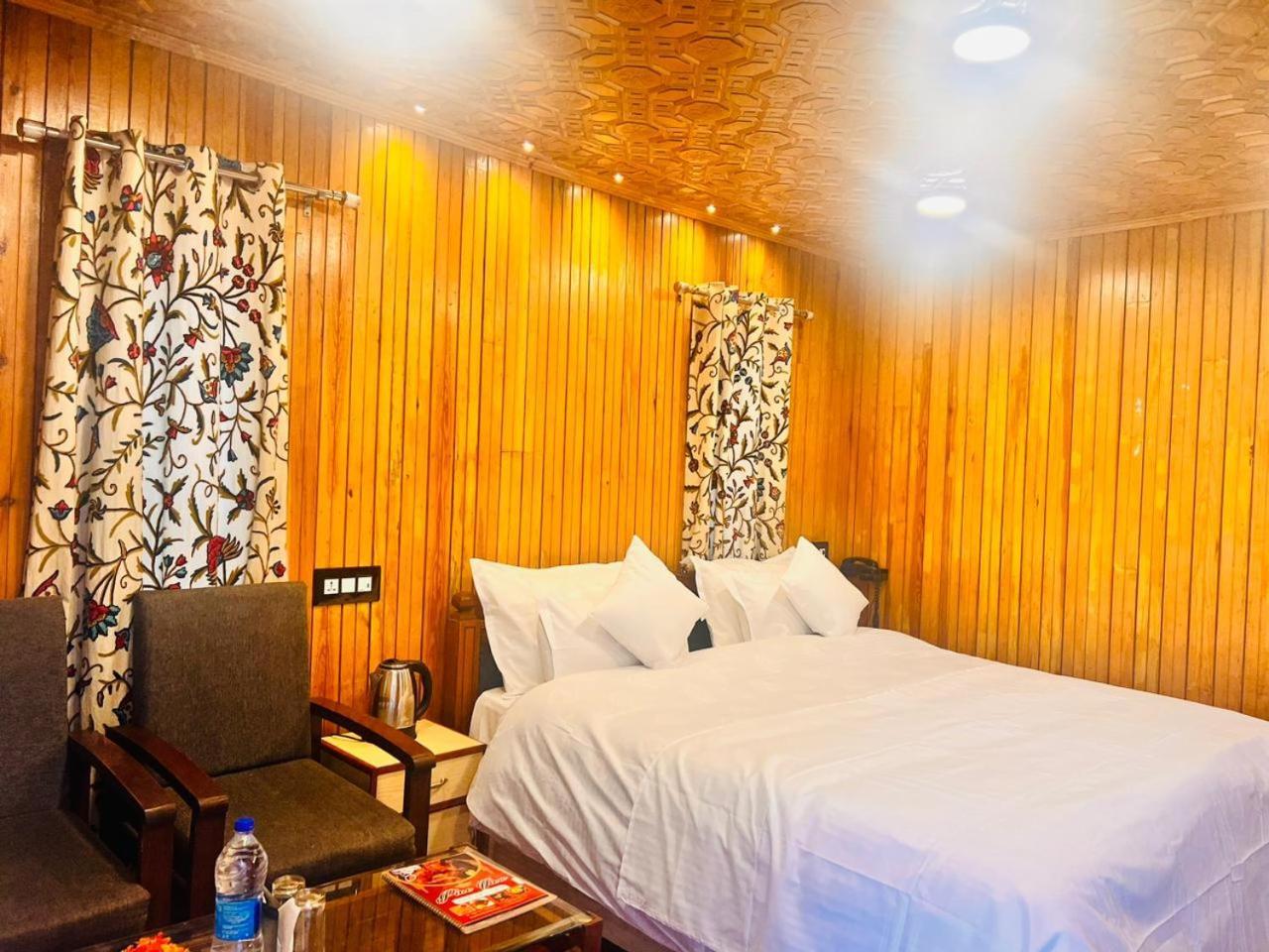 Pine View Resort Gulmarg Kültér fotó