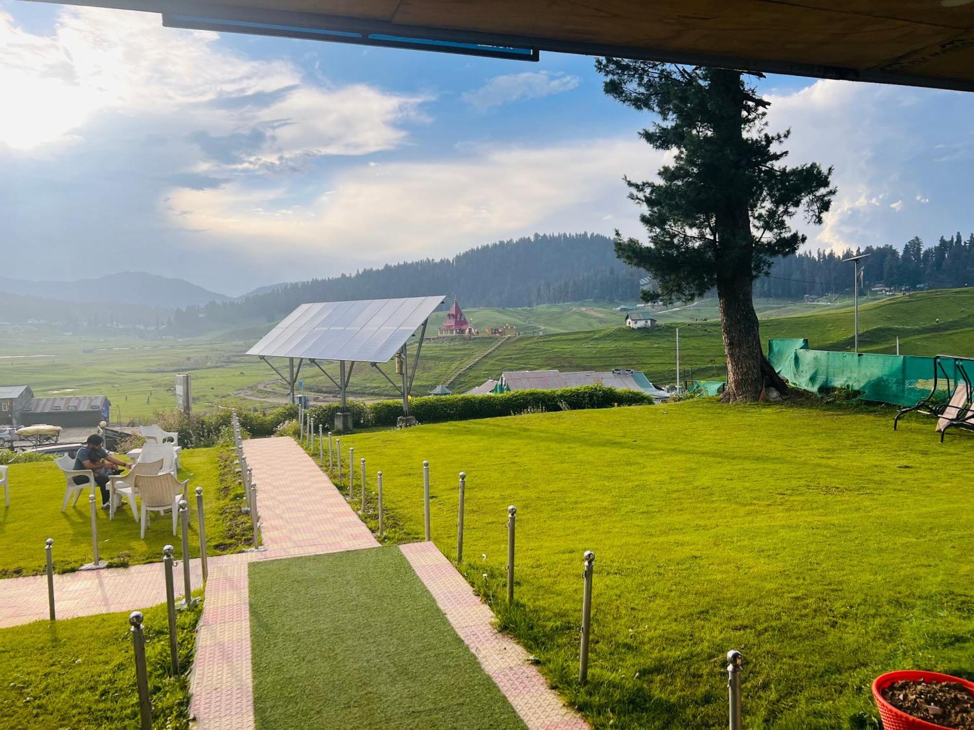Pine View Resort Gulmarg Kültér fotó