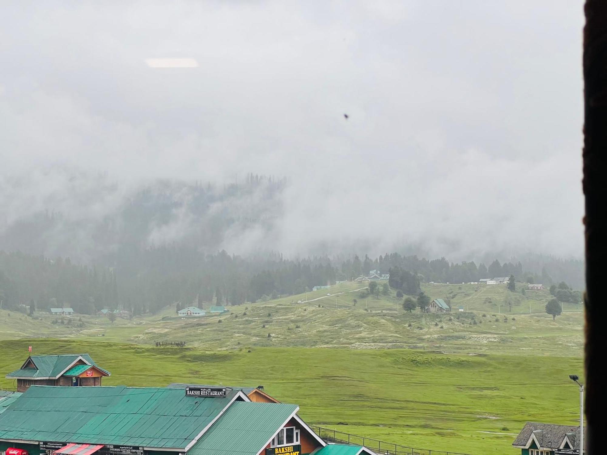 Pine View Resort Gulmarg Kültér fotó