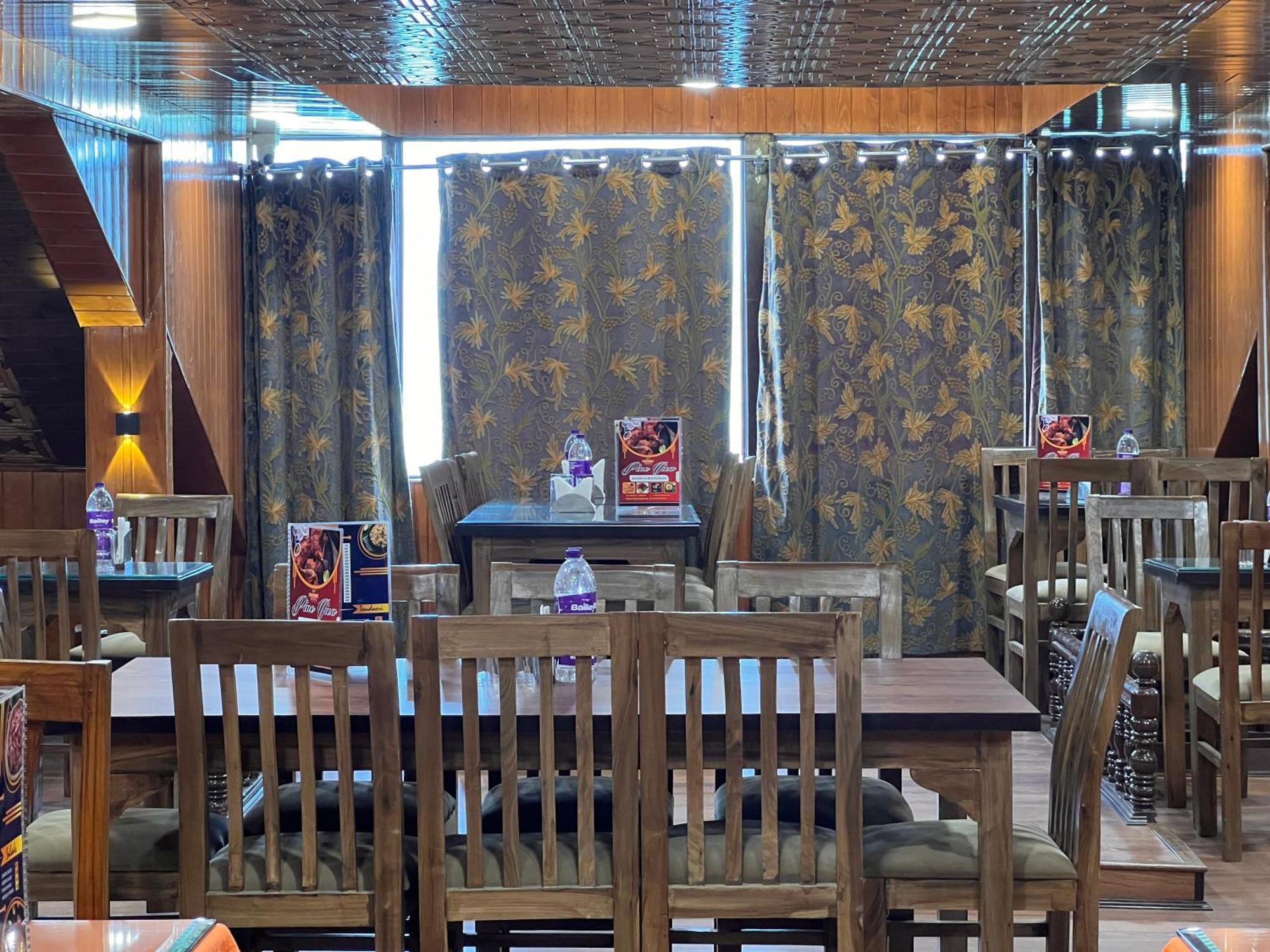 Pine View Resort Gulmarg Kültér fotó